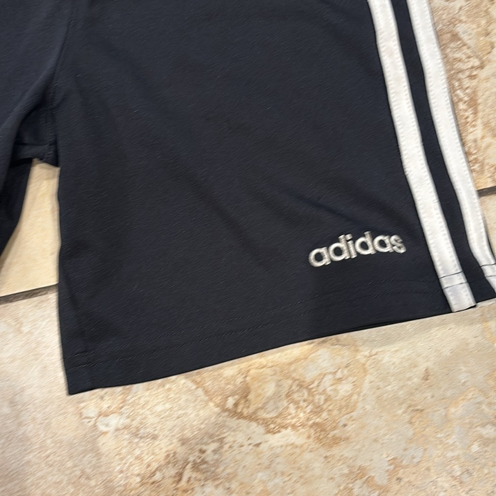Adidas Shorts Boys size 6 - Picture 2 of 6